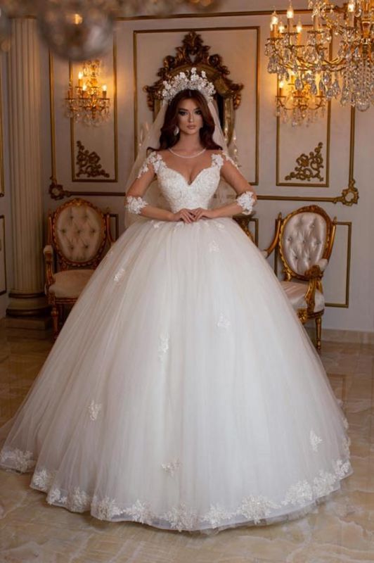 Robes de mariée en tulle Aline avec manches et col en V avec des appliques