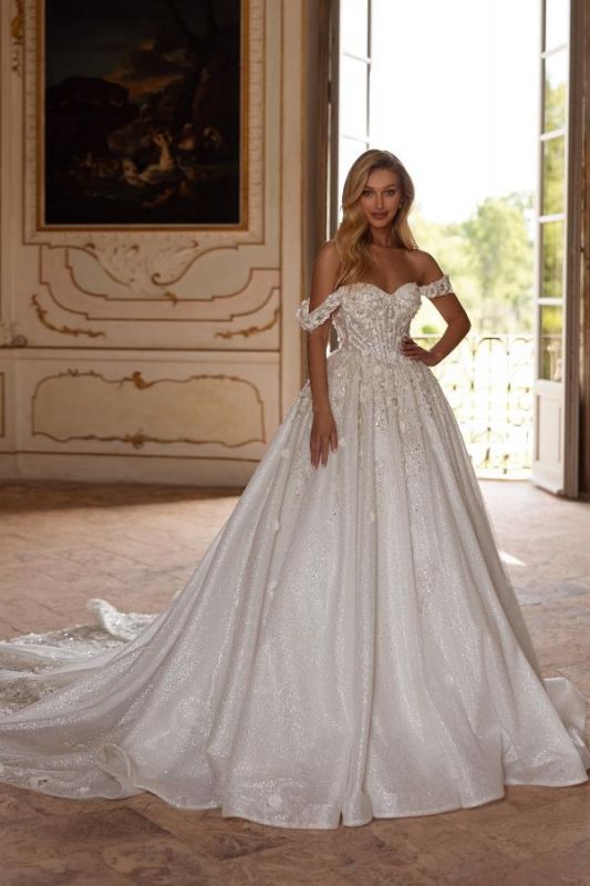 Robe de mariée Aline en dentelle florale blanche à épaules dénudées avec appliques pailletées