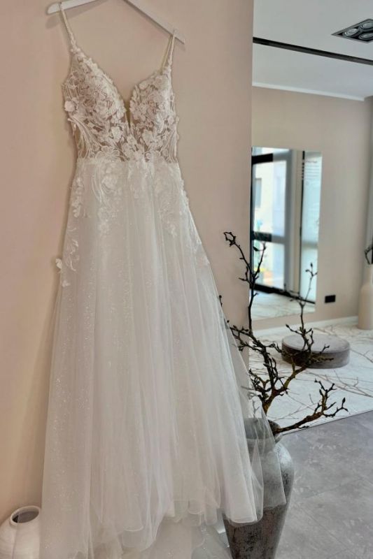 Spaghetti Straps Tulle Lace Aline Wedding Dress Sleeveless Appliques Bridal Dress