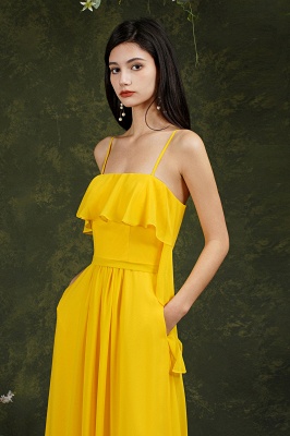 Vestido amarillo sin mangas con volantes hasta el suelo para invitadas a la boda_8