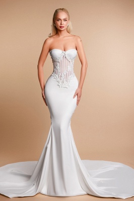 Robe de mariée sirène blanche glamour à décolleté en cœur et appliques sans bretelles